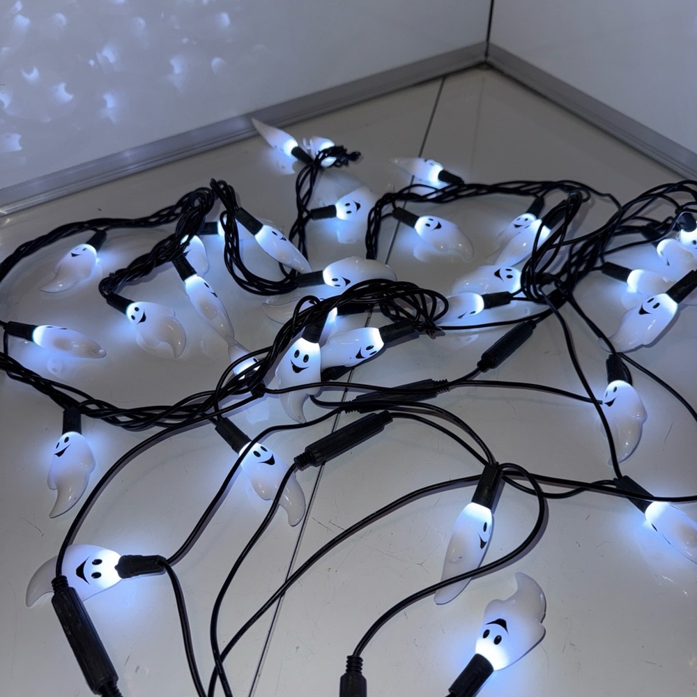 Member's Mark 16 Function LED Ghost Lights 40 Light Strand Indoor/Outdoor Works - Picture 3 of 6
